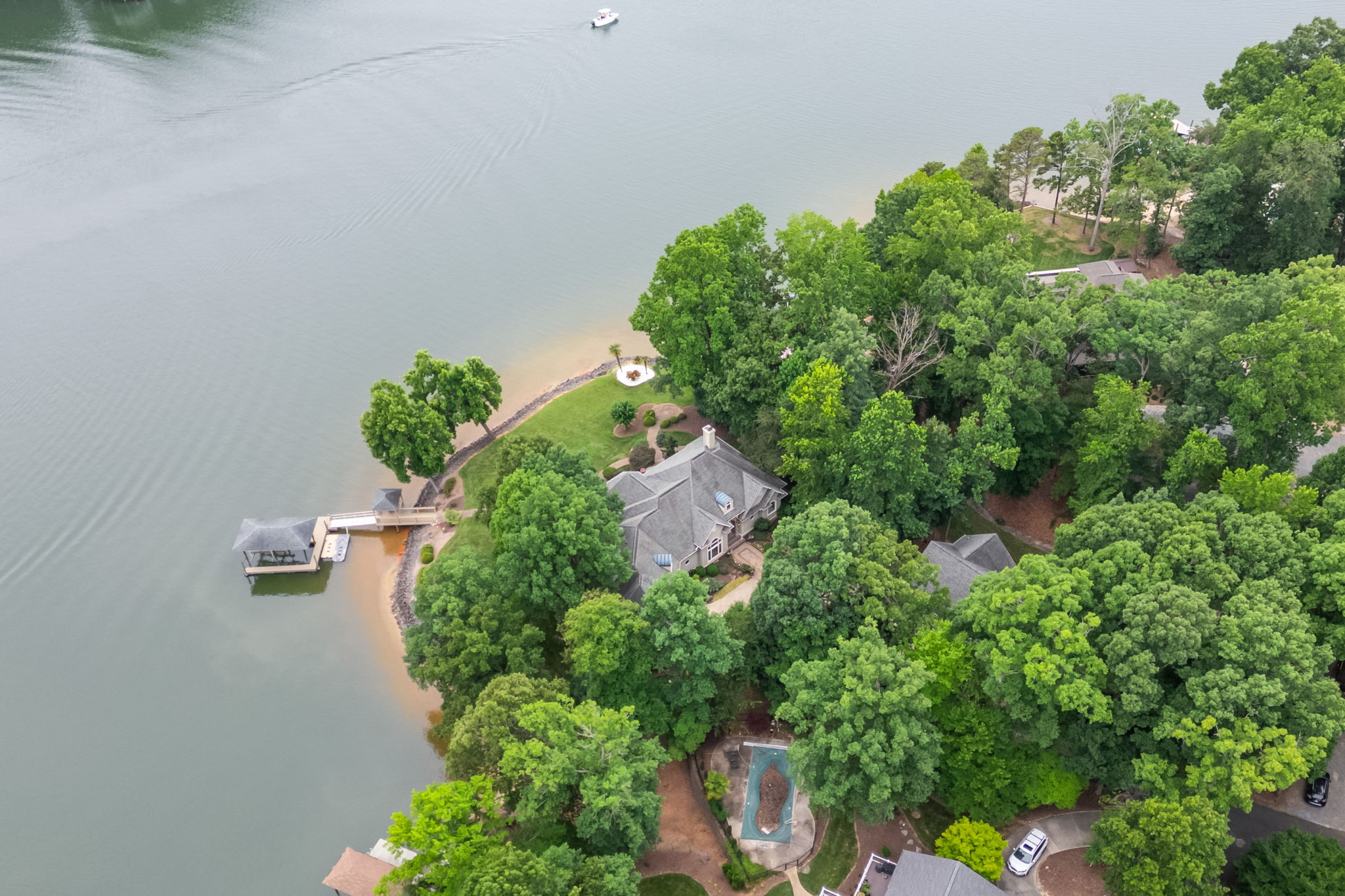 Aerial view of the 2161 Windy Oaks Road estate on its private Lake Wylie point